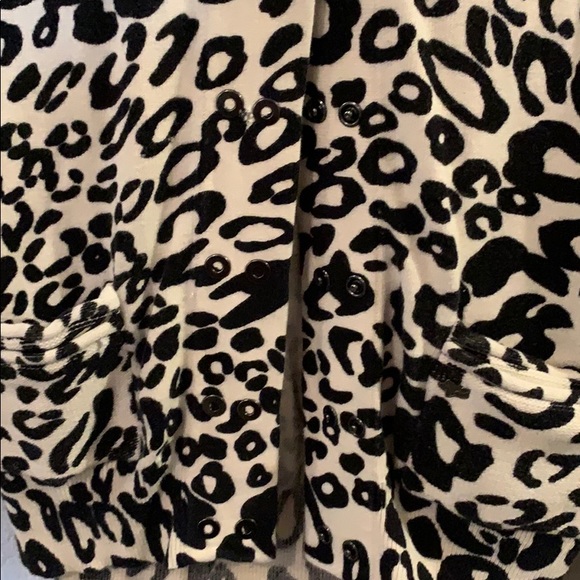 Cheetah Print Fox Sweater (hooded) - Picture 4 of 6